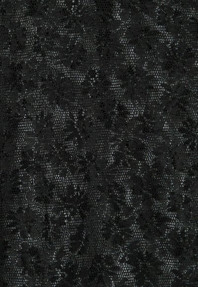 Tessuto in pizzo nero con motivi floreali, caratterizzato da una texture a rete trasparente e un aspetto morbido e delicato.