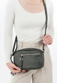Tamaris NELE - Borsa a tracolla - grey