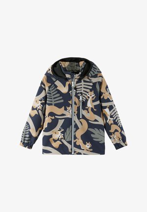 Veste imperméable avec une base bleu marine et des motifs de renard et de feuillage en crème et beige. Comprend une fermeture éclair à l'avant et une capuche.