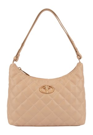 Beige quiltet håndtaske med en enkelt justerbar skulderrem og en guldfarvet blomsteremblem midt på forsiden.