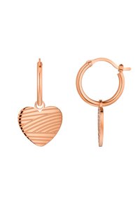 Orecchini a cerchio in oro rosa con ciondolo a forma di cuore caratterizzato da un motivo lineare testurizzato, chiusura a cerniera e finitura liscia. Design leggero ed elegante.