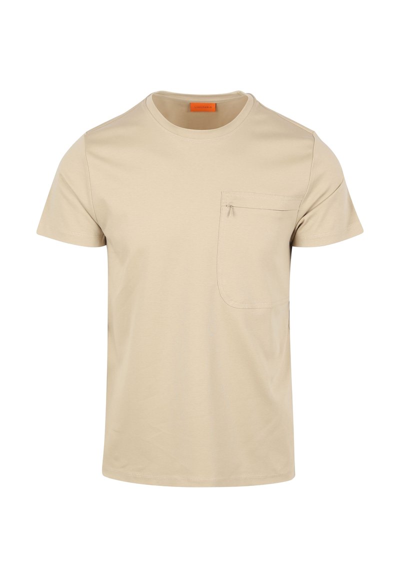 Beige katoenen t-shirt met een ronde hals, korte mouwen en een borstzak met een ritsdetail. Gladde textuur, minimalistisch design.