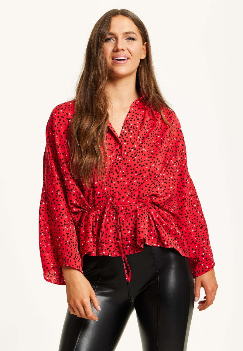 Liquorish HEART PRINT WITH LONG SLEEVES AND TIE WAIST - Button-down blouse - red