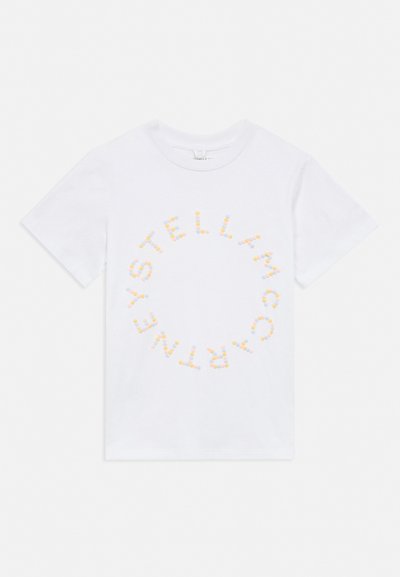 Άσπρο κοντομάνικο μπλουζάκι με στρογγυλή λαιμόκοψη και κυκλικό σχέδιο με παστέλ γράμματα "Stella McCartney" στο μπροστινό μέρος.