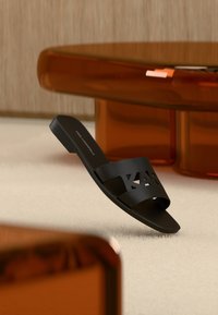 Sélectionné, black