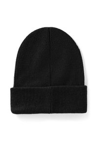 Cappello in maglia nera con una texture a coste, dotato di un risvolto e una parte superiore liscia, progettato per calore e comfort.