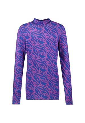 Langsleeve top met een hoge kraag, gekenmerkt door een blauw en roze tijgerstrip patroon. Gemaakt van een lichte, rekbare stof.