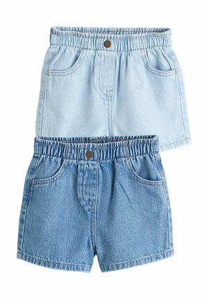 Zwei Paare Denim-Hosen mit elastischem Bund, ein hellblauer Rock und eine dunkelblaue Shorts, beide mit Fronttaschen und Knopfverschlüssen.
