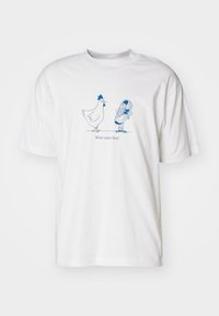 CHICKEN OR SHOE RELAXED TEE - T-shirt imprimé - white