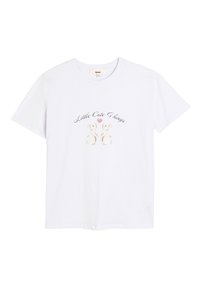 Camiseta blanca de algodón con mangas cortas y un escote redondo, que presenta un diseño impreso de dos conejos y el texto "Pequeñas Cosas Lindas".