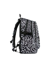 Zaino a pattern bianco e nero con design astratti, tre scomparti con cerniera, spallacci regolabili e pannello posteriore imbottito.