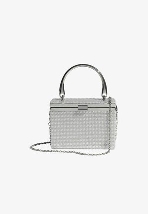 Borsa in argento con superficie texture, impreziosita da piccole perline, dotata di manico metallico curvo e tracolla rimovibile.