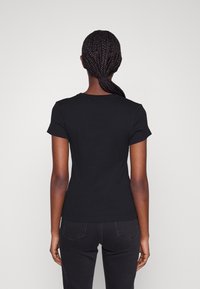 DRYKORN KOALE - Jednoduché tričko - black