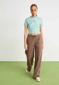 Jordan AIR JORDAN 1 SE  - Sneakers laag - sesame/dusty cactus/glacier blue/sail/coconut milk