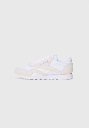 Trainers - white