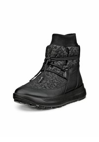 Stivale sportivo nero con tomaia testurizzata e a motivi, lacci regolabili e colletto imbottito, dotato di suola in gomma resistente per una buona trazione.