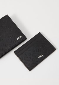 BOSS OUTLINE SET - Käyntikorttikotelo - black