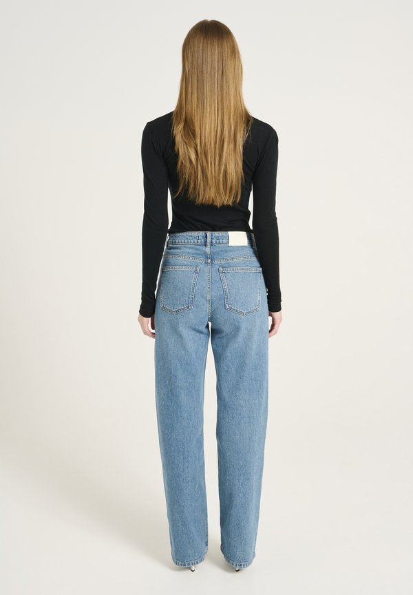 NINIA ROUNDNECK - Jumper4