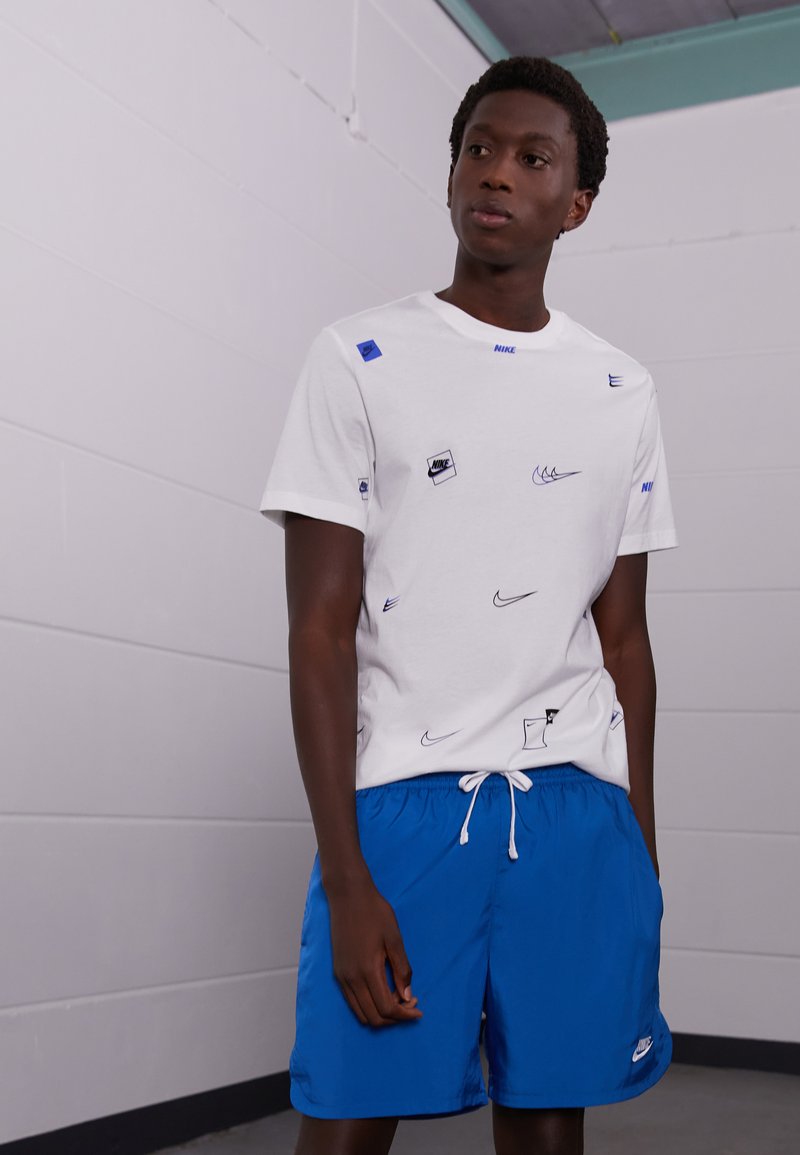 Nike Sportswear M NSW SPE WVN LND FLOW SHORT - Calças de fato de treino - marina blue/white