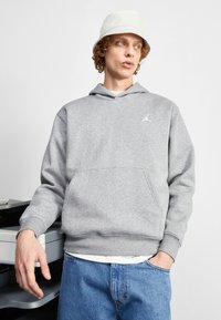 Jordan M J ESS FLC PO - Felpa con cappuccio - grey