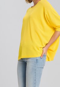 Marc Aurel Pullover - yellow