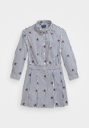 Haljina s prugama koja ima ovratnik s gumbima, plave i bijele pruge te izvezene medvjede; strukirana i s dugim rukavima.