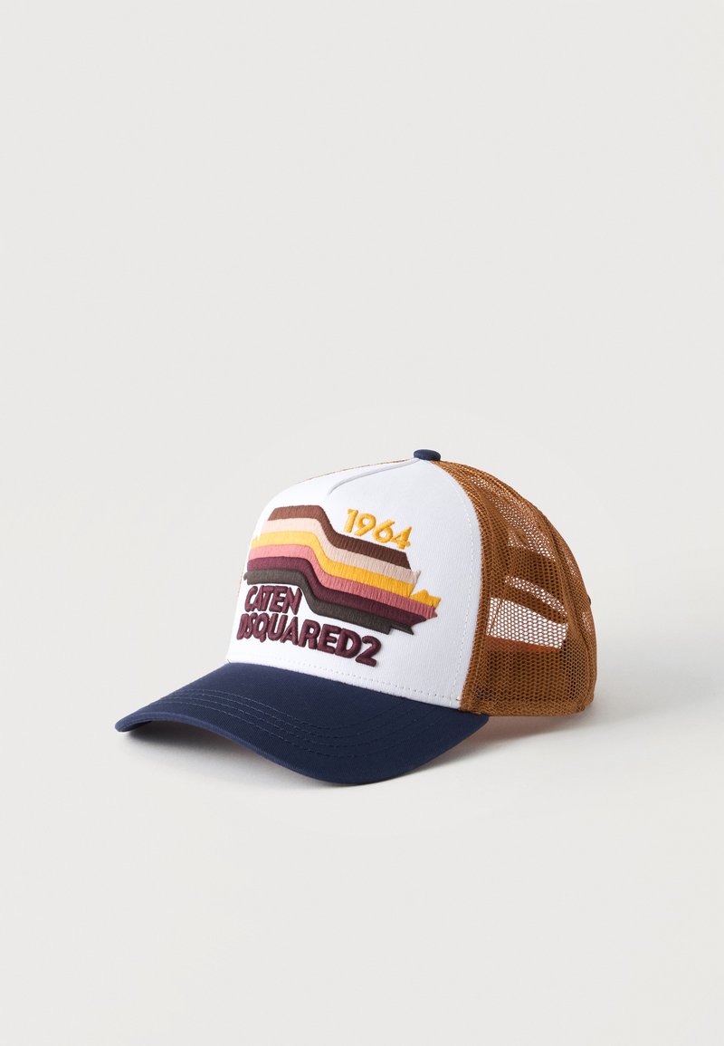 Casquette de baseball avec visière bleu marine, panneau avant blanc brodé de "1964" et "Caten Dsquared2" en couleurs rétro, et dos en mesh marron.