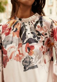 Next Bluză - blush pink floral placement print