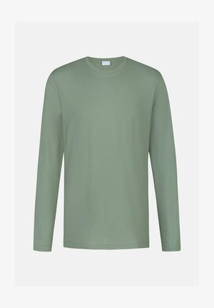Langärmeliges T-Shirt aus gedämpft grünem Stoff. Verfügt über einen Rundhalsausschnitt, eine lockere Passform und eine glatte Textur. Ohne Muster oder Verzierungen.
