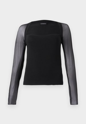 Top negro de manga larga con un cuerpo sólido y mangas de malla negra transparente. Presenta un escote cuadrado y una textura suave.
