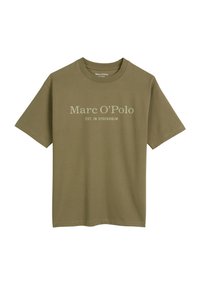 Olijfgroene katoenen T-shirt met een ronde hals, korte mouwen en witte bedrukte tekst: "Marc O’Polo EST. IN STOCKHOLM."