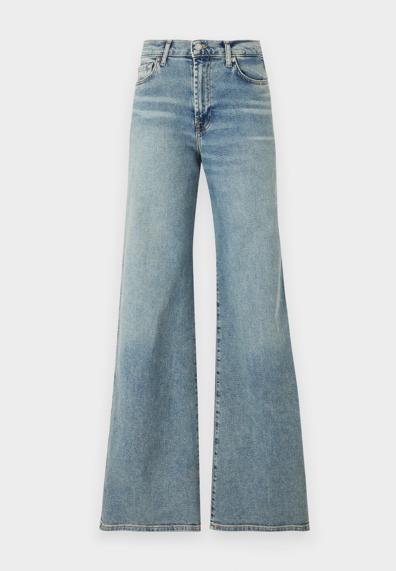 Jasnoniebieskie dżinsy z kantem i wysokim stanem, wykonane z denimu. Posiadają klasyczny pięciopocketowy krój oraz subtelne przetarcia na tkaninie.