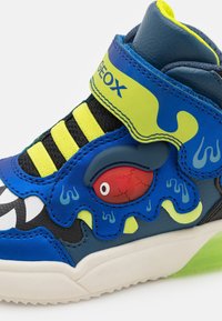 Geox GRAYJAY LIGHT UP BOY - Höga sneakers - royal/lime