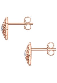 Orecchini a perno in oro rosa con un centro di cristallo rotondo, circondato da un design floreale testurizzato. Presentano una chiusura a farfalla per una vestibilità sicura.