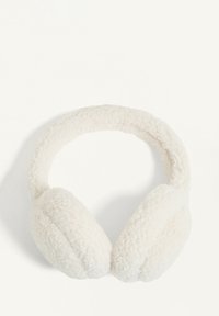 Cuffie bianche in finta pelliccia con una texture morbida e padiglioni rotondi, collegate da un arco imbottito per il massimo comfort.