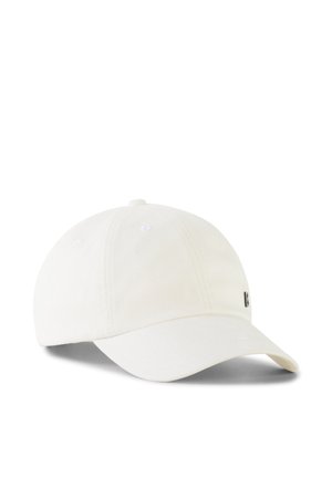 Effen witte honkbalpet met een gebogen klep en een klein logolabel aan de zijkant, getoond op een witte achtergrond.