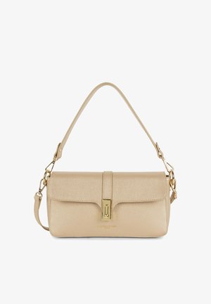 Sac à main rectangulaire en cuir beige avec rabat supérieur, fermoir doré et bandoulière réglable avec crochets métalliques.