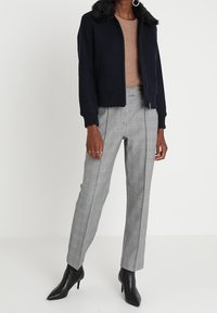 Banana Republic Strickpullover - camel