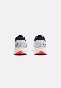 New Balance FRESH FOAM 680 V8 - Hardloopschoenen voor op de weg - white