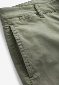 Next GARMENT DYE - REGULAR FIT - Rövidnadrágok - khaki green