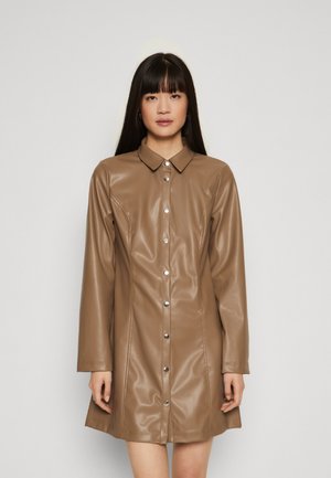 ONLY ONLMAGDA DRESS - Φόρεμα πουκάμισο - walnut