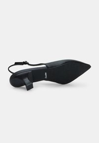 Bata Klasické lodičky na opätku - nero
