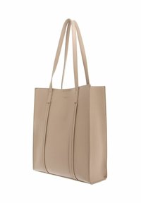 Sac fourre-tout en cuir beige avec deux longues anses, forme rectangulaire, surface texturée et détail de couture subtile le long du centre.
