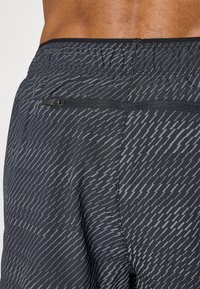 New Balance REFLECTIVE SHORT  - Pantalón corto de deporte - black