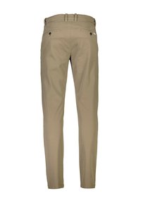 Pantalones beige de tejido entrelazado, con un diseño de pierna recta, dos bolsillos traseros con botones negros y una cinturilla con pasadores para cinturón.