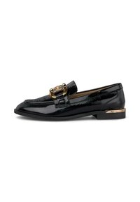Schwarze Lackleder-Loafer mit einem goldfarbenen Hardware-Akzent und einem niedrigen Blockabsatz. Glatte Textur und spitzes Design.