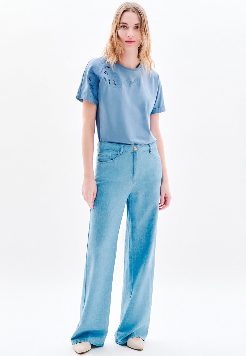 T-shirt A Maniche Lunghe Donna Caroll – Capo Basic E Comodo