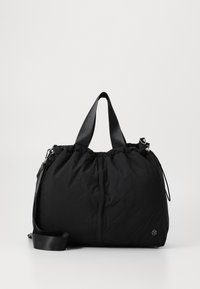 Schwarze Nylon-Tasche mit gerafftem Design, ausgestattet mit doppelten Griffen und einem verstellbaren Schultergurt. Auffällige Metallakzente und Logo-Detail.