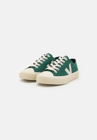 Veja WATA II - Trainers - poker pierre
