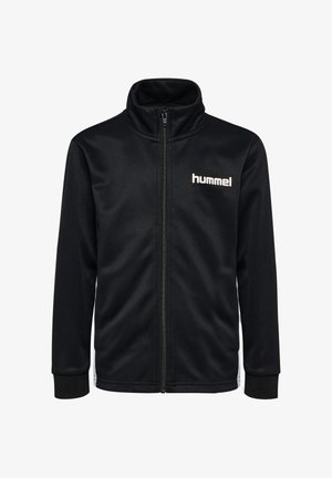 Sort lynlåstrøje lavet af glat, let stof. Har en høj krave og "hummel"-logo i hvid på øverste venstre side. Enkel, funktionel design.
